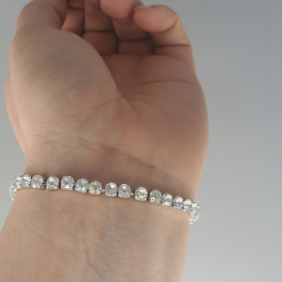 Flower 3D Crystql Earrings and Rhinestone Bracelet Set - Picture 8 of 8